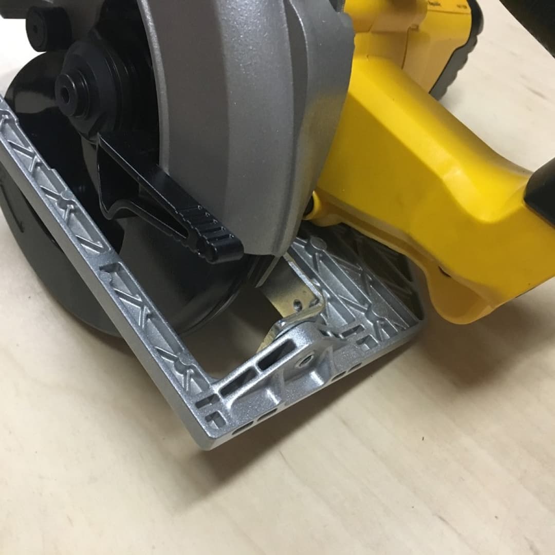 Аккумуляторная дисковая пила DeWalt DCS391N