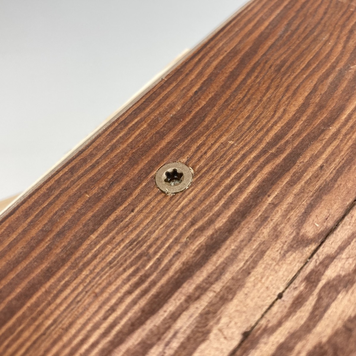 Фасадные саморезы QAS 4х40 коричневые (400 шт)